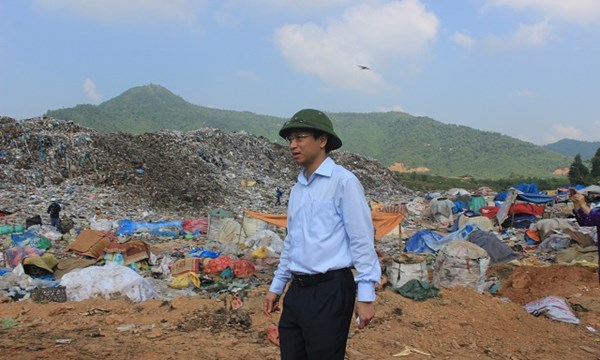 [-]Tân[-]Bí[-]thư[-]Đà[-]Nẵng[-]Nguyễn[-]Xuân[-]Anh[-]"vi[-]hành"[-]bãi[-]rác[-]Khánh[-]Sơn